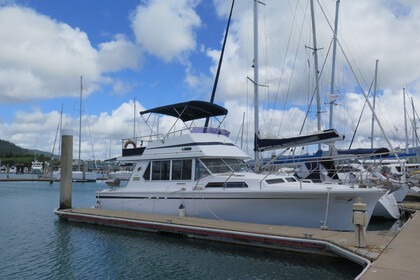 Hire Motorboat Fairway 36 Whitsunday Islands