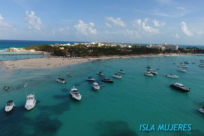 Rilassati a Cancun a bordo di questo lussuoso yach