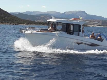 Charter Motorboat Beneteau Barracuda 7 La Caletta