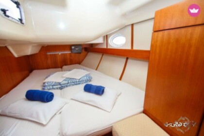 Rent this sailing boat and get to know the beaches