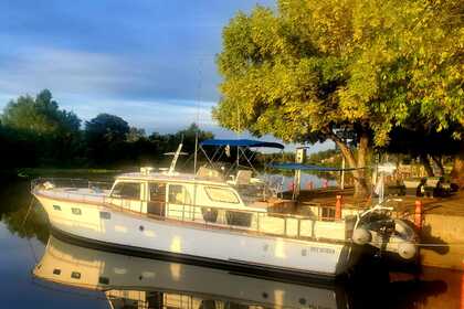 Sail into Elegance: Unforgettable Yachting Experience on the Río de la Plata and Delta del Paraná