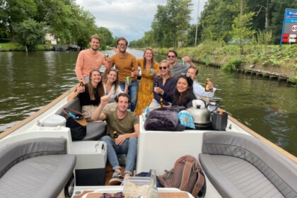 Discover the Utrecht area and/or the Vecht on a luxury sloop with skipper!
