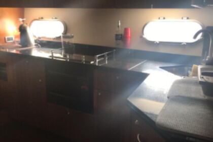 Канкун на борту этого катер