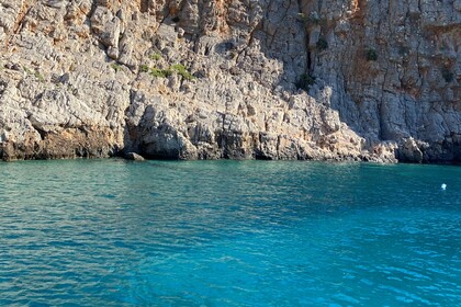 Explore Crete’s Coastline: Rent the Mano Marine (2009) in Chania