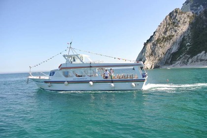 Charter Motorboat Moschetti 18 Numana