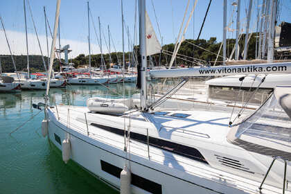 Rental Sailboat Bénéteau Oceanis 46.1 - 4 cab. Pomer