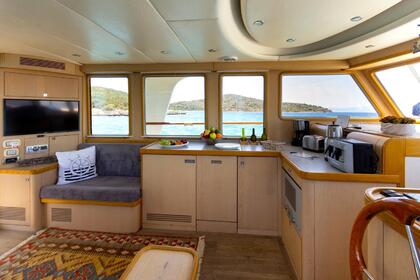 Évasion à Bodrum | Bateau Privé avec Équipage et Flybridge - Trawler