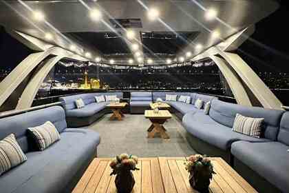 Private Luxury Boat with a Capacity of 40 People