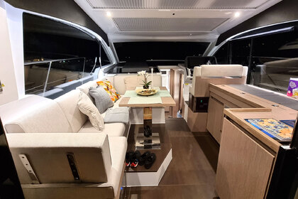 Verhuur Motorjacht Sealine Sealine C390 Brač