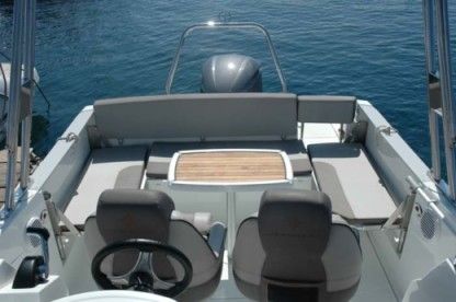 Location Bateau à moteur Jeanneau Cap Camarat Wa 7.50 Agde