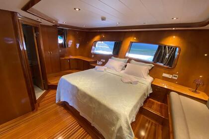 Luxury custom built ketch gulet with a capacity of 10 people