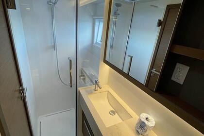 Descubre el lujo y la comodidad a bordo de nuestro LAGOON 50 (2022)