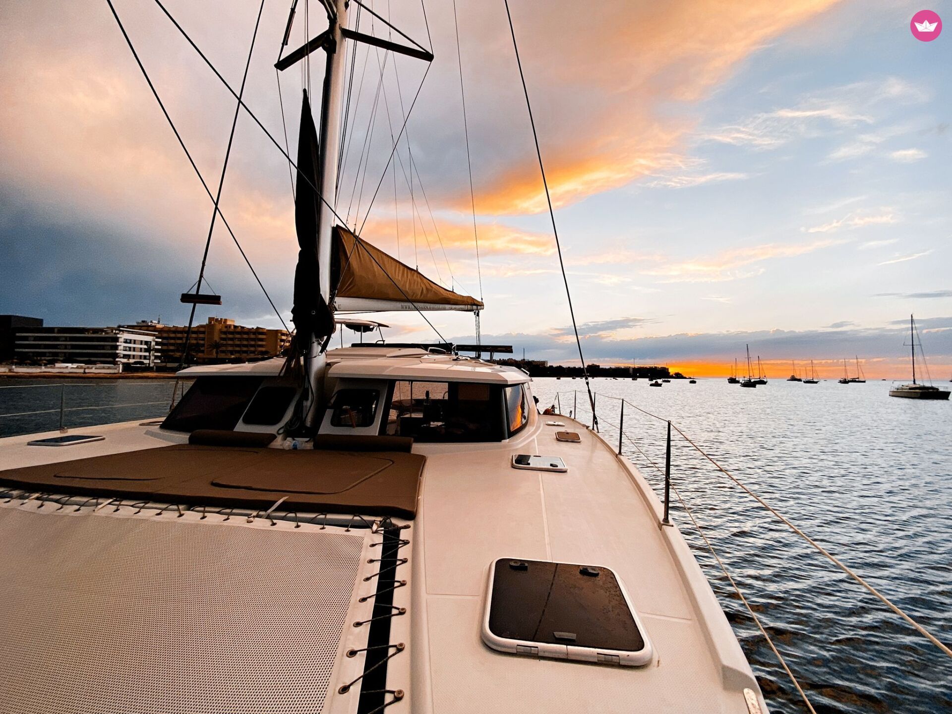 Hire Fountaine Pajot Helia 44