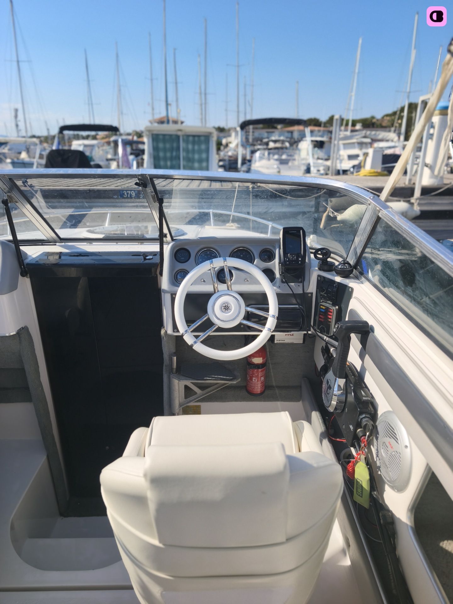 Bateau à moteur Fourwinns Sundowner 195 140cv 4
