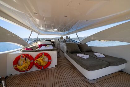 Luxury Motoryacht with a capacity of 10 people