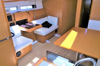 Hyra båt Segelbåt JEANNEAU SUN ODYSSEY 439 Toulon