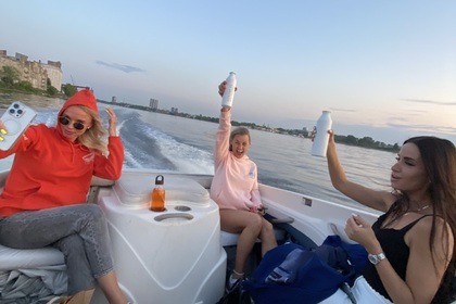 Cruise Riga in Style with the Bayliner 185!