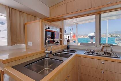 Lagoon 400 - luxury sailing