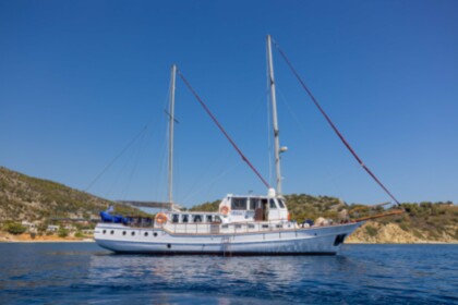Hyra båt Segelbåt Bavaria Custom Aten