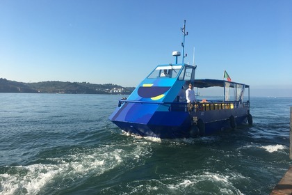 Hyra båt Motorbåt Fadista Event Boat Lissabon