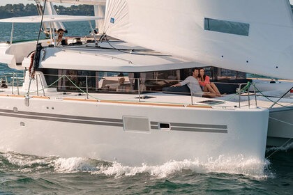 Hire Catamaran Lagoon-Bénéteau Lagoon 450 S - 4 + 2 cab. Brač