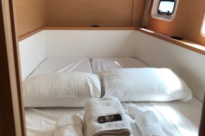 Discover Greece from Lavrion on the brand new Lagoon 400 S2 "Tulip" with or without a skipper