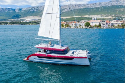 Charter Catamaran Luna 49 Split