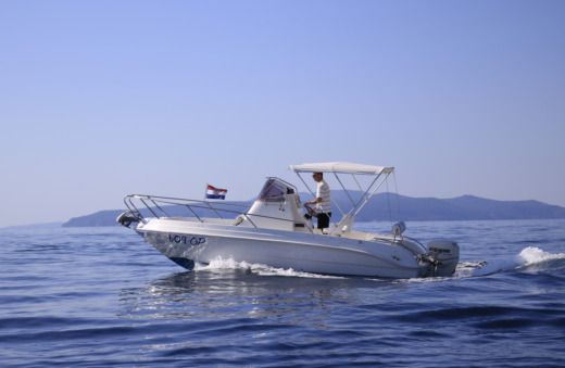 Charter Bellingardo 20 Adriana Motorboat (2007) in Opatija - Click&Boat