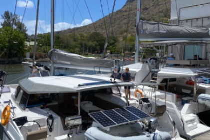 Verhuur Catamaran Nautitech 46 Fly Black River