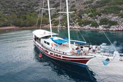 Verhuur Gulet Traditional Gulet with a capacity of 14 people Ketch Marmaris