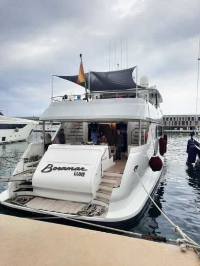 Barcellona Motor Yacht EXPLORER 92 alt tag text