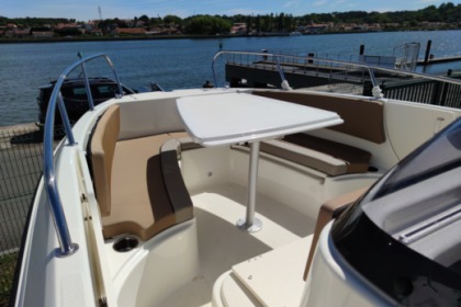 (Essence inclus) Quicksilver Activ 755 Open (Skipper non inclus)