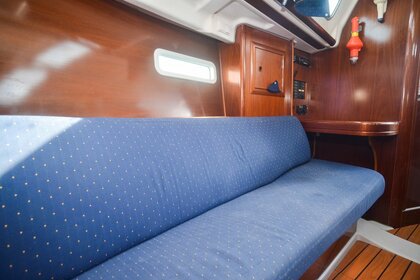 Beneteau Oceanis 323 Clipper in Marina Kornati