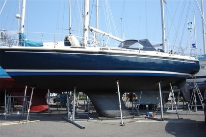 Hire Sailboat Jeanneau Gin Fizz 38 SAILBOAT Pireas