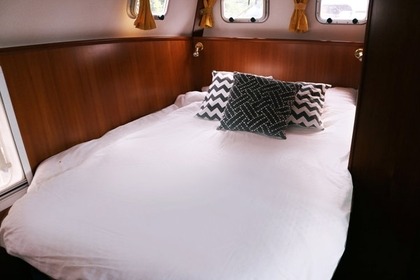 Pedro Skiron The Bee