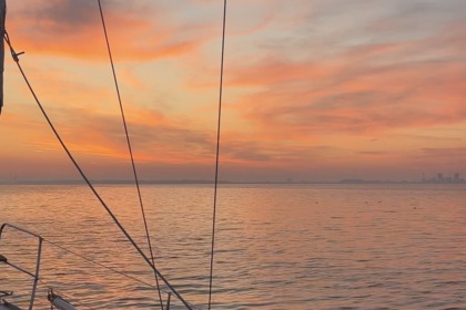 Beleef een ontspannen zeildag vanuit Amsterdam met een ervaren schipper!