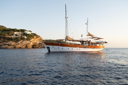 Charter Sailboat Ernst Burmester Schiffswerft GAFF KETCH Ibiza