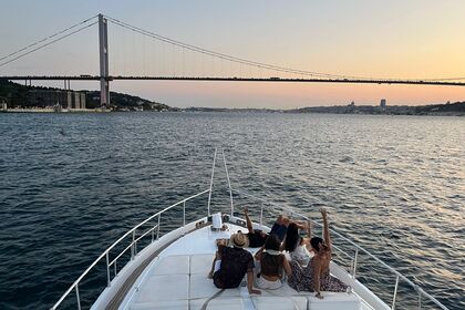 “Experience the Sea in Style – Rent Our 18m Luxury Yacht”