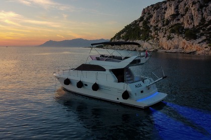 Hire Motorboat Rafaelli Levante fly 43 Makarska