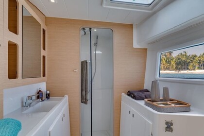 Rental Catamaran Lagoon-Bénéteau Lagoon 42 - 4 + 2 cab. Le Marin