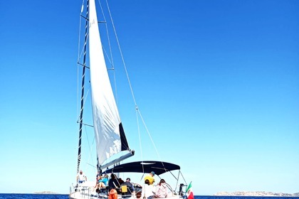 Escursione giornaliera in barca a vela a la maddalena