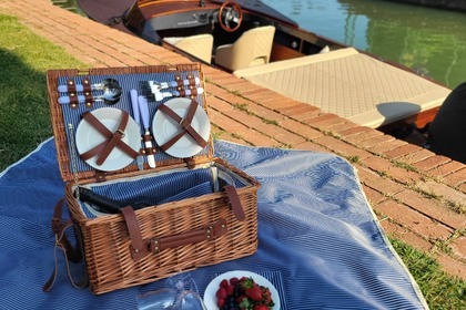 Venetika Vintage Boat