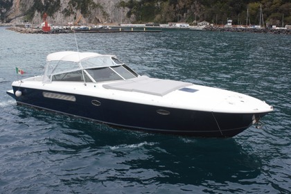 Noleggio Barca a motore Itama 38 Capri