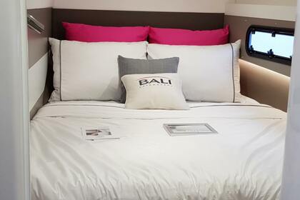 BALI 4.3 MY  (CATAMARAN DE MOTOR)