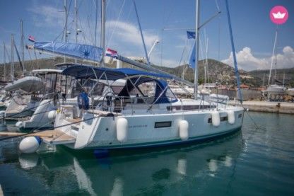 Rental Sailboat Jeanneau Sun Odyssey 440 Elliniko