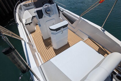 Without licence - B580 'Nica' - 6 people