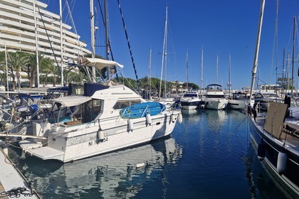 Location Bateau à moteur Jeanneau Bahamas 33 Villeneuve-Loubet