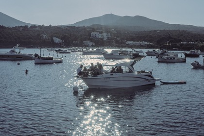 Beneteau Antares 8 in Cadaqués, Port Lligat