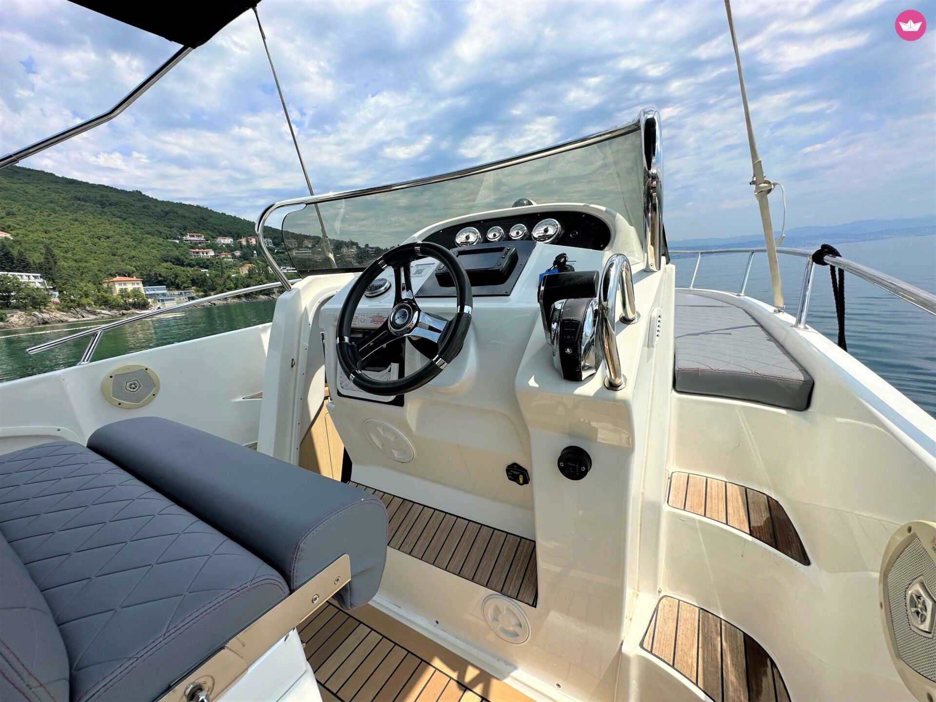 Bateau à moteur Saver 750 Walkaround 250cv 4