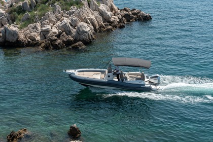 Hire Motorboat Marlin 790 Split
